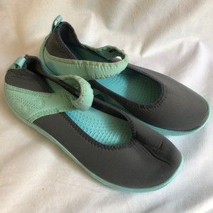 Crocs Size 4 Busy Day Sneaker Mary Jane